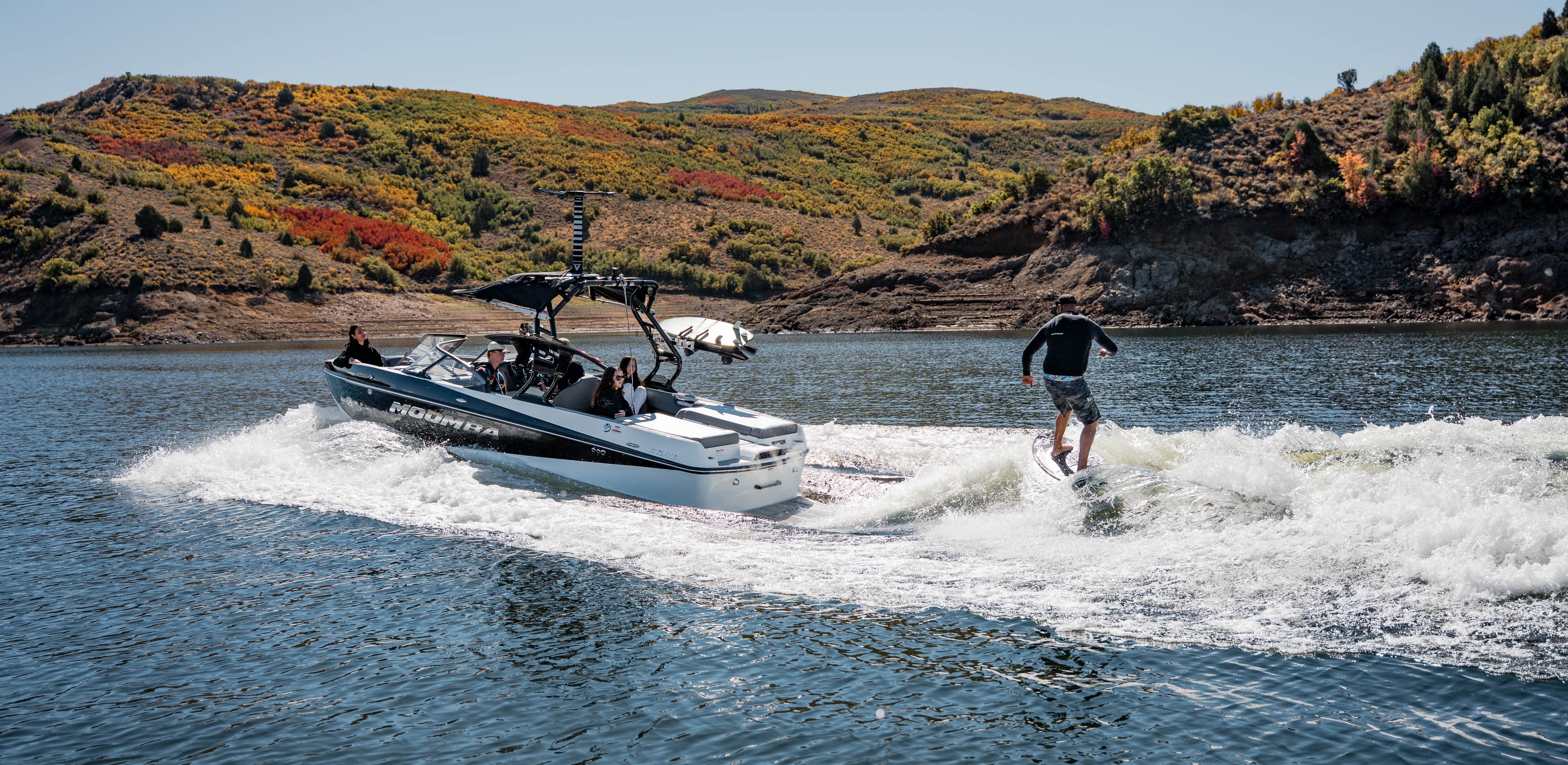 5 Reasons Fall Is the Best Time to Buy a Wake Boat in Tennessee