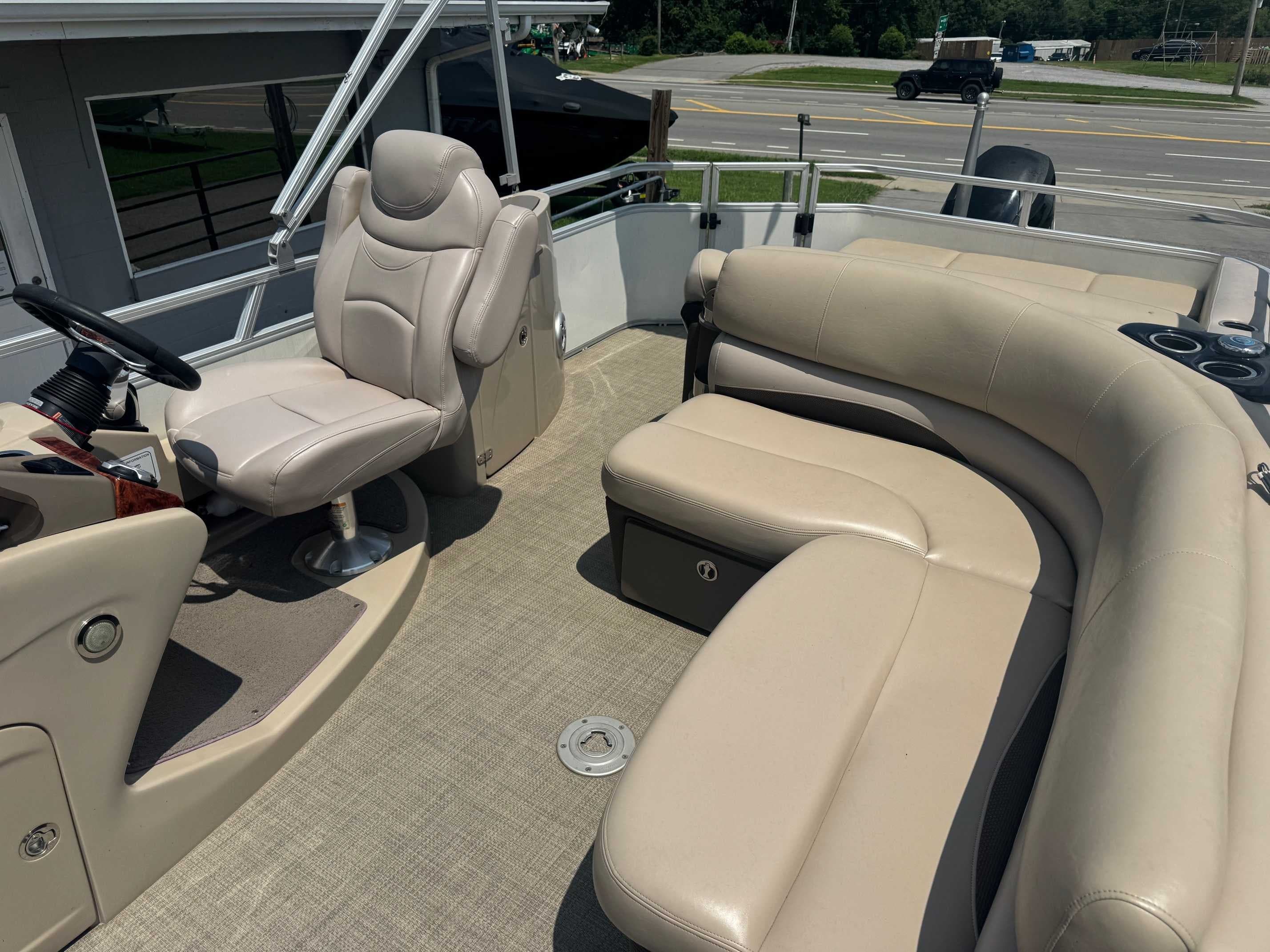 2015 Regency 254 - Image 3