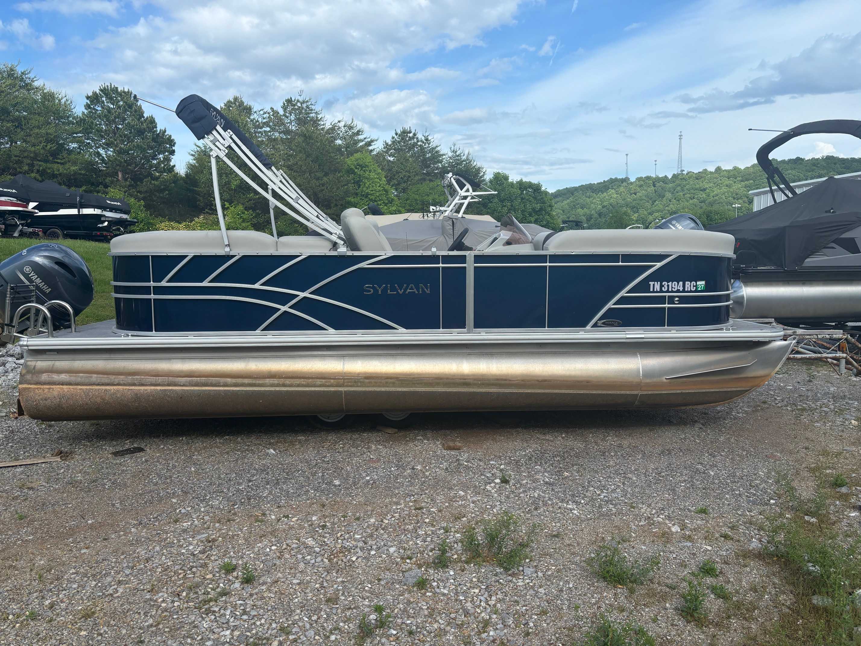 2022 Sylvan 822 LZ - Image 1