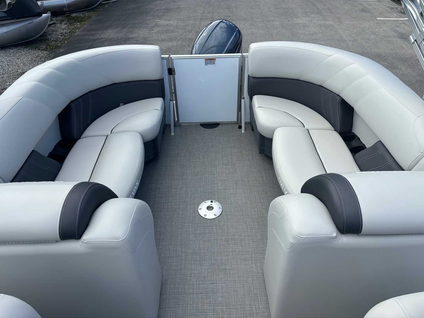 2023 Sylvan 822 LZ Package - Image 12