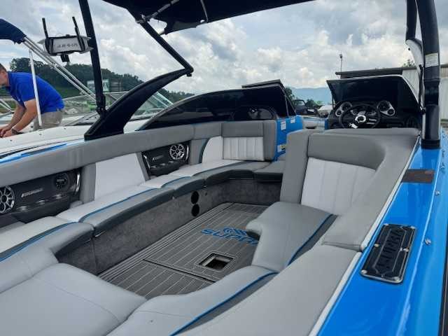 Supra Launch 242
