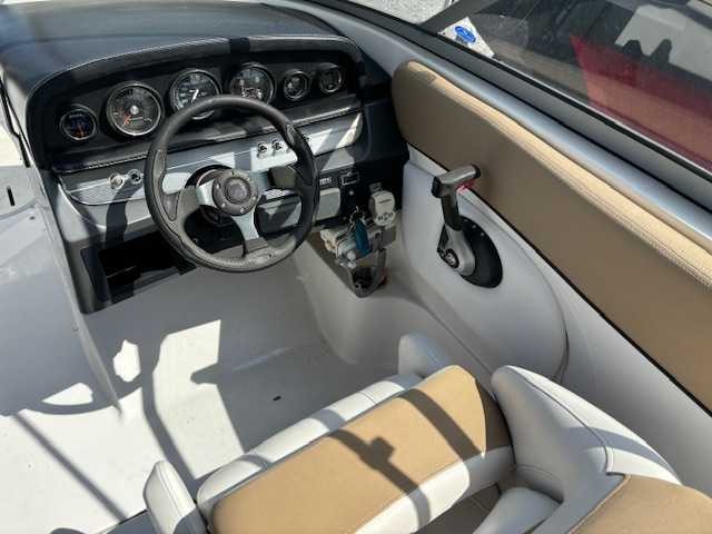 Four Winns Deck Boat