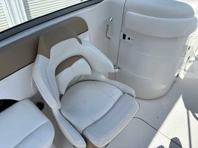 Four Winns Deck Boat