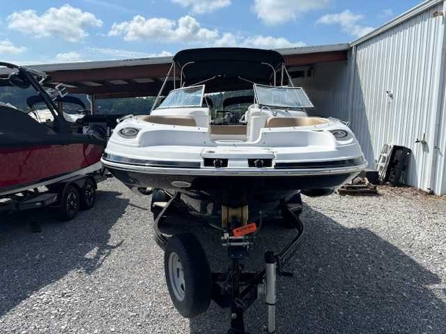 Four Winns Deck Boat