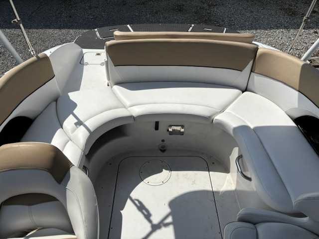 Four Winns Deck Boat