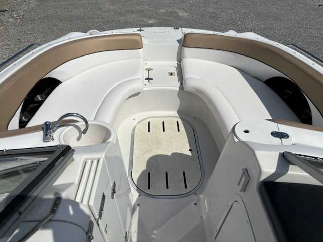 Four Winns Deck Boat