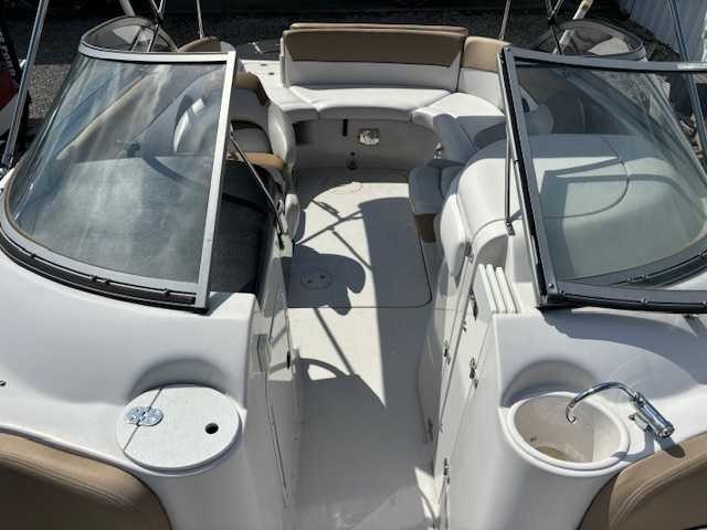 Four Winns Deck Boat