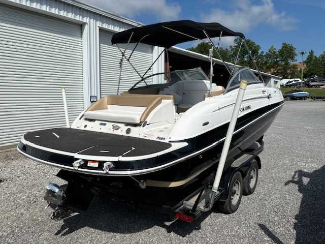 Four Winns Deck Boat