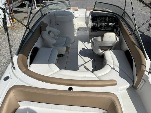Four Winns Deck Boat