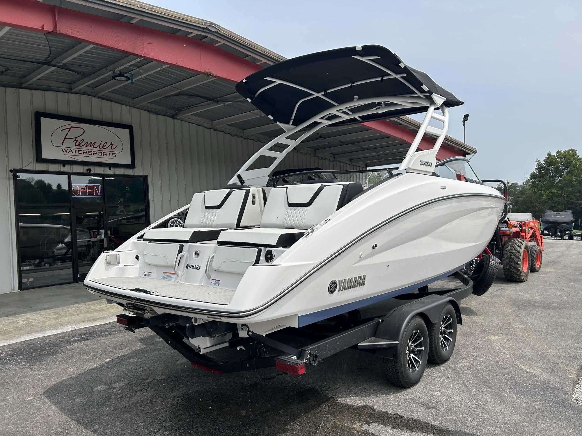 Yamaha Boats 252 SD Below Cost!