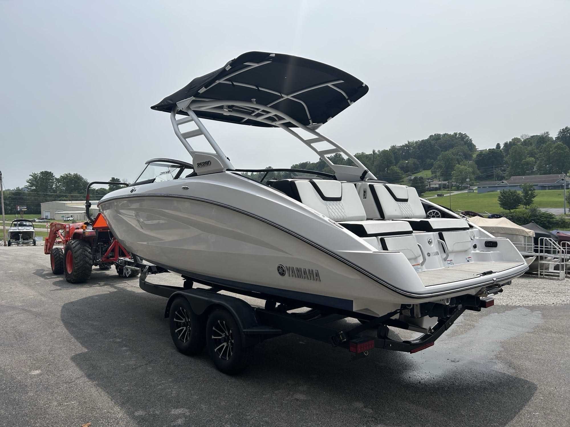 Yamaha Boats 252 SD Below Cost!