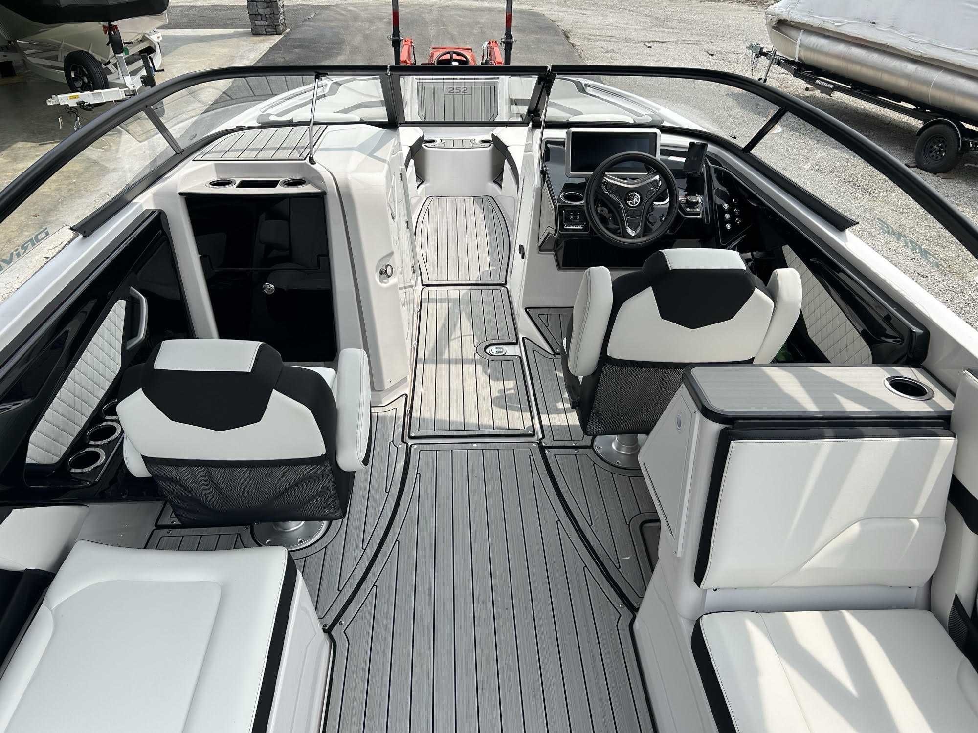 Yamaha Boats 252 SD Below Cost!