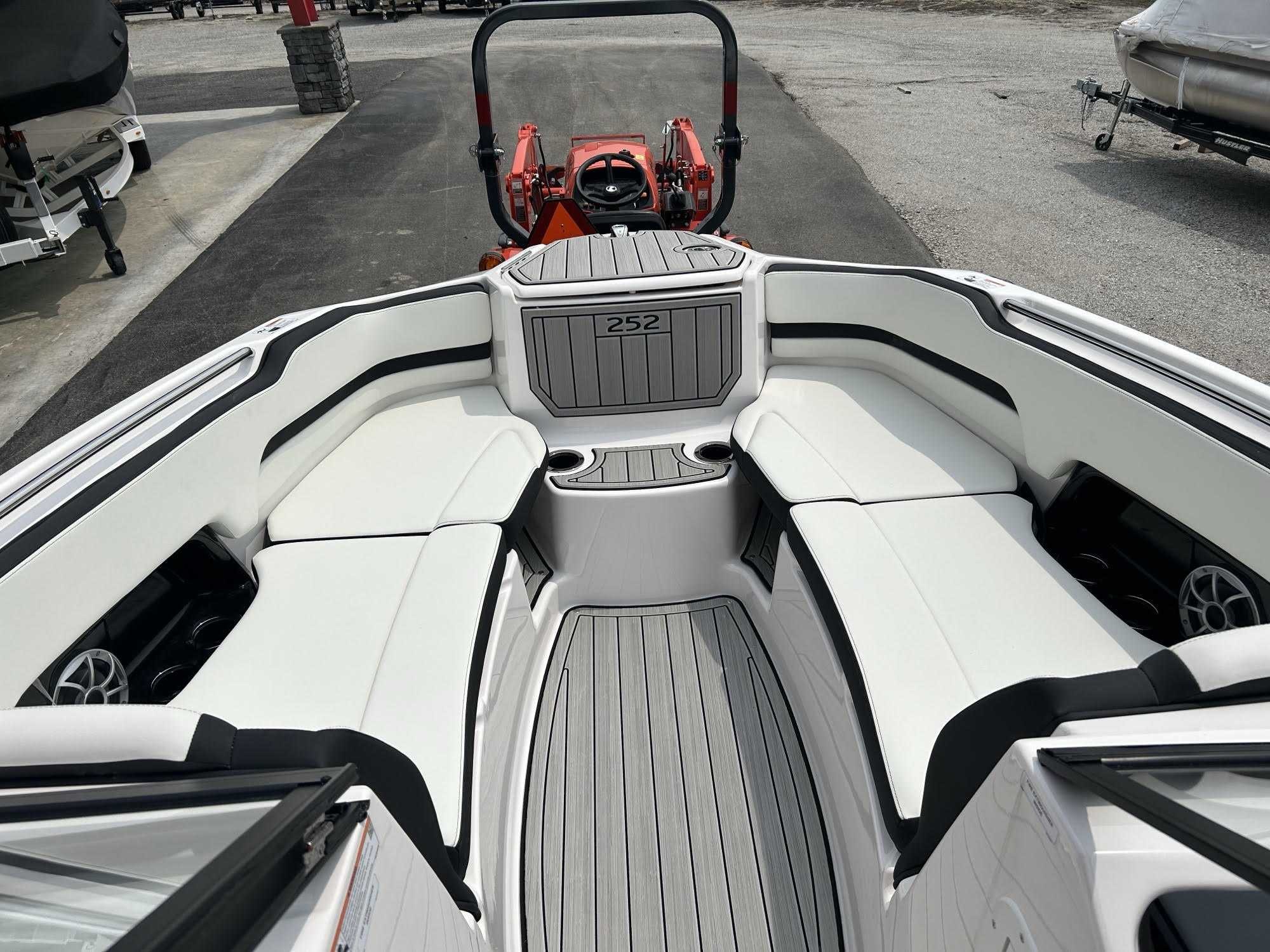 Yamaha Boats 252 SD Below Cost!