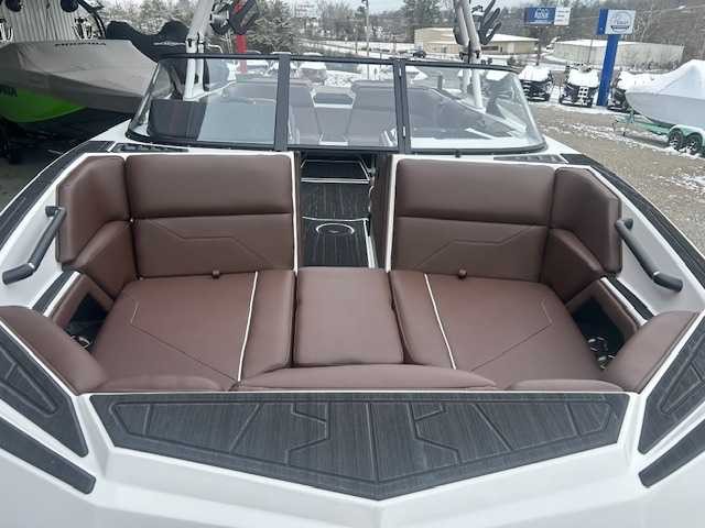 Moomba Max