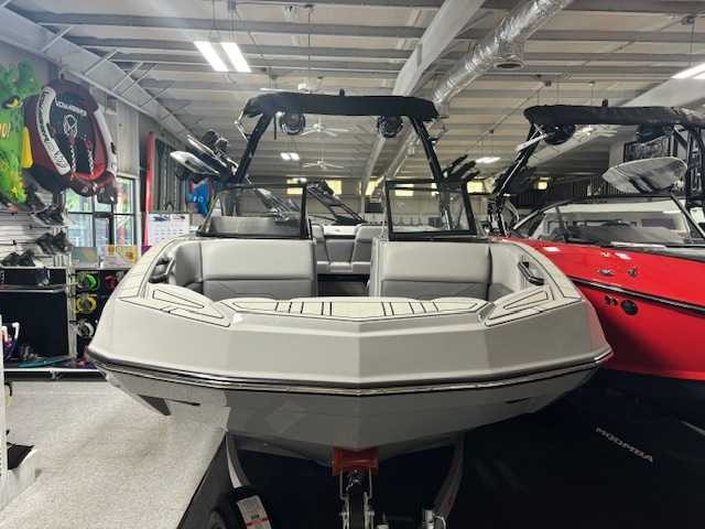 Moomba Max