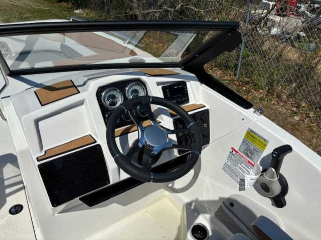 Starcraft SVX 210