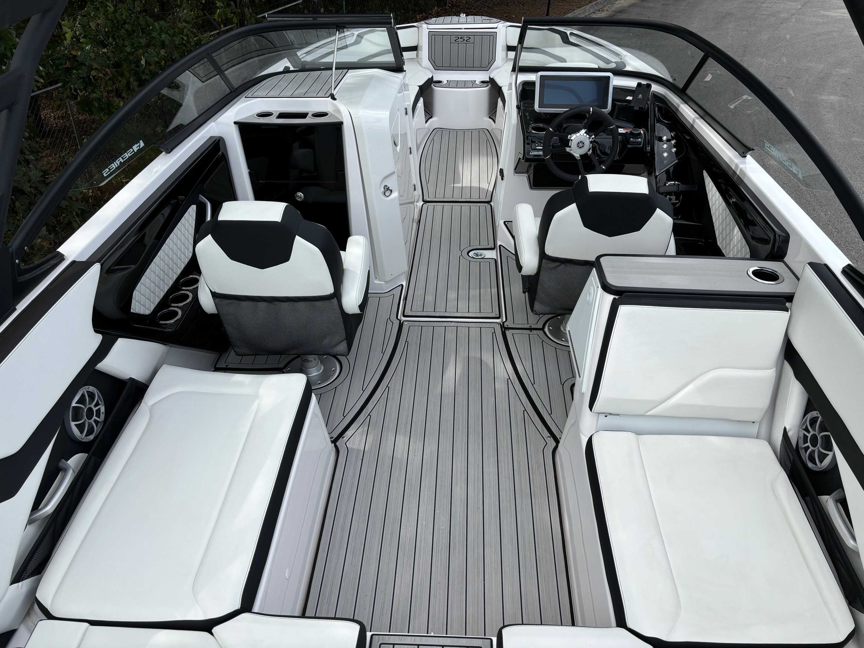 Yamaha Boats 252 SE