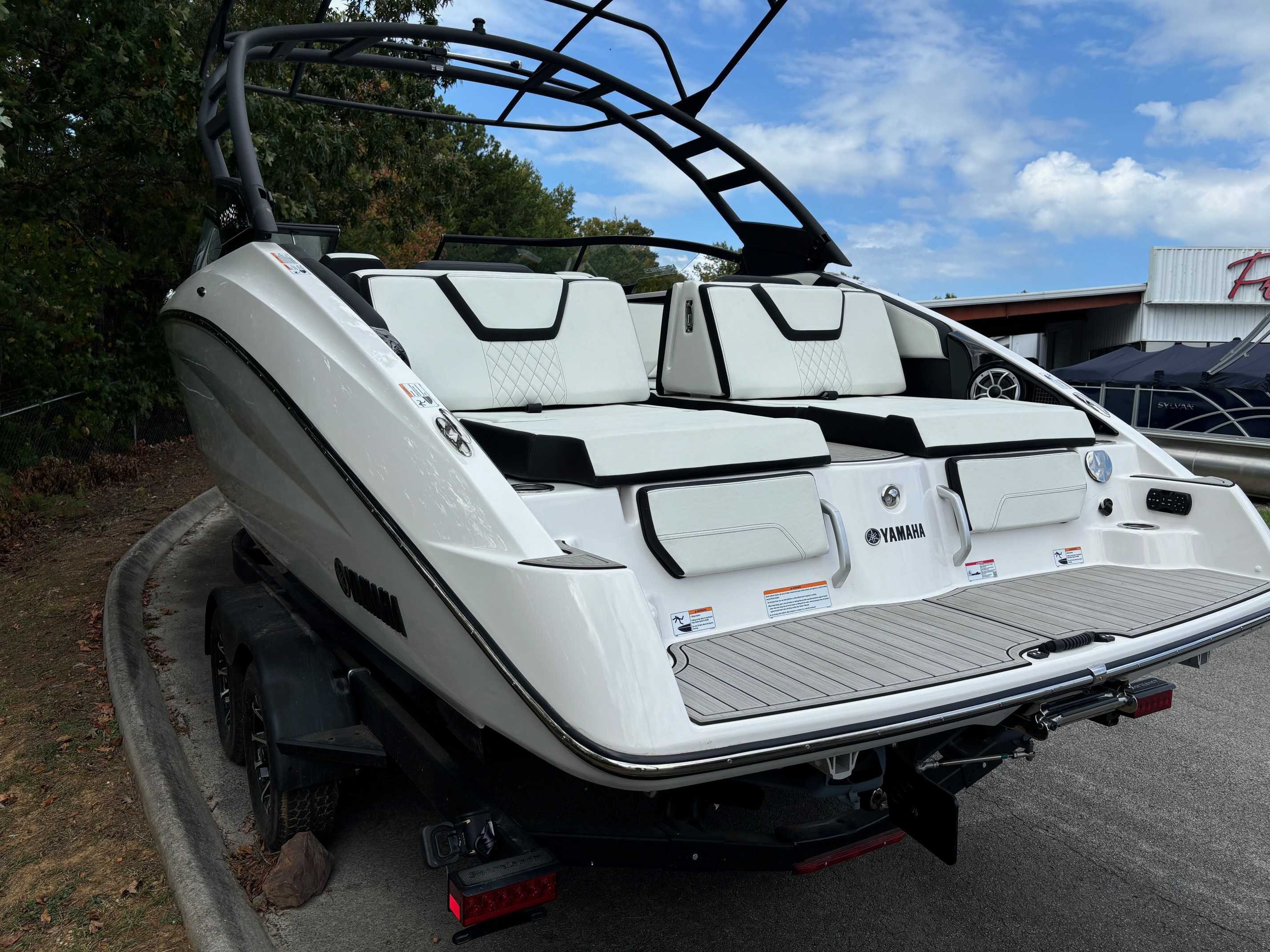 Yamaha Boats 252 SE