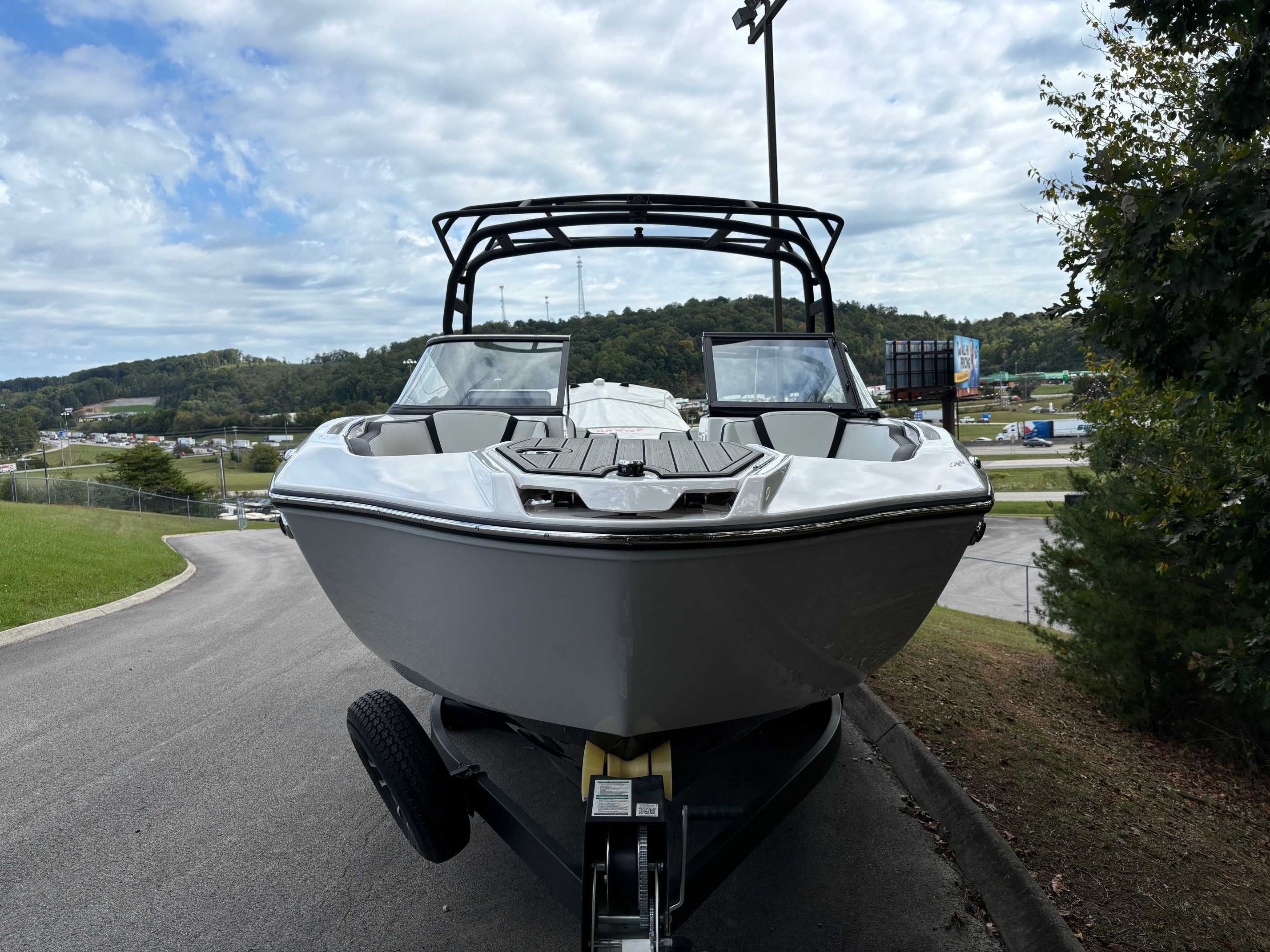 Yamaha Boats 252 SE