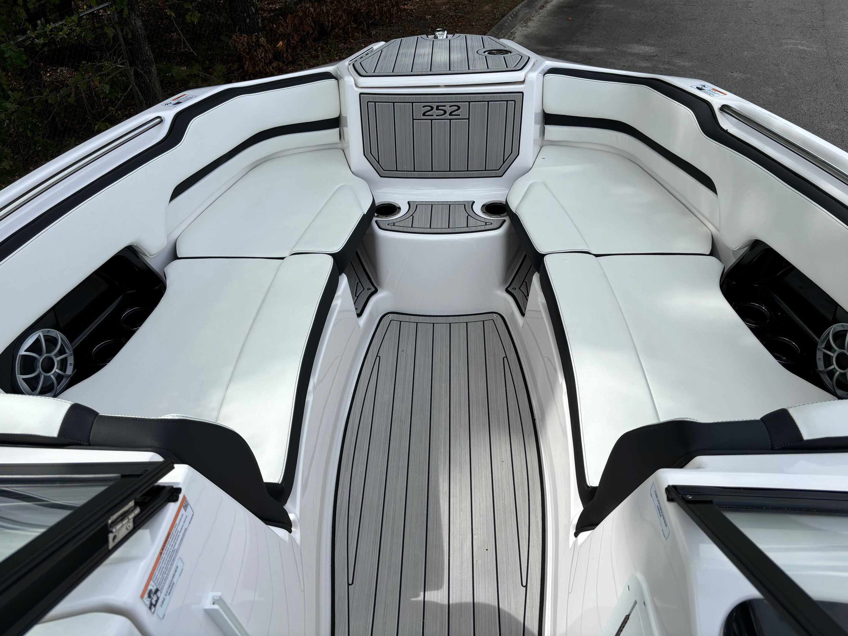Yamaha Boats 252 SE