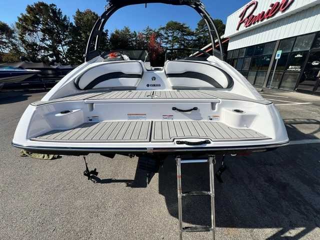Yamaha Boats AR195