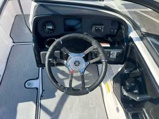 Yamaha Boats AR195