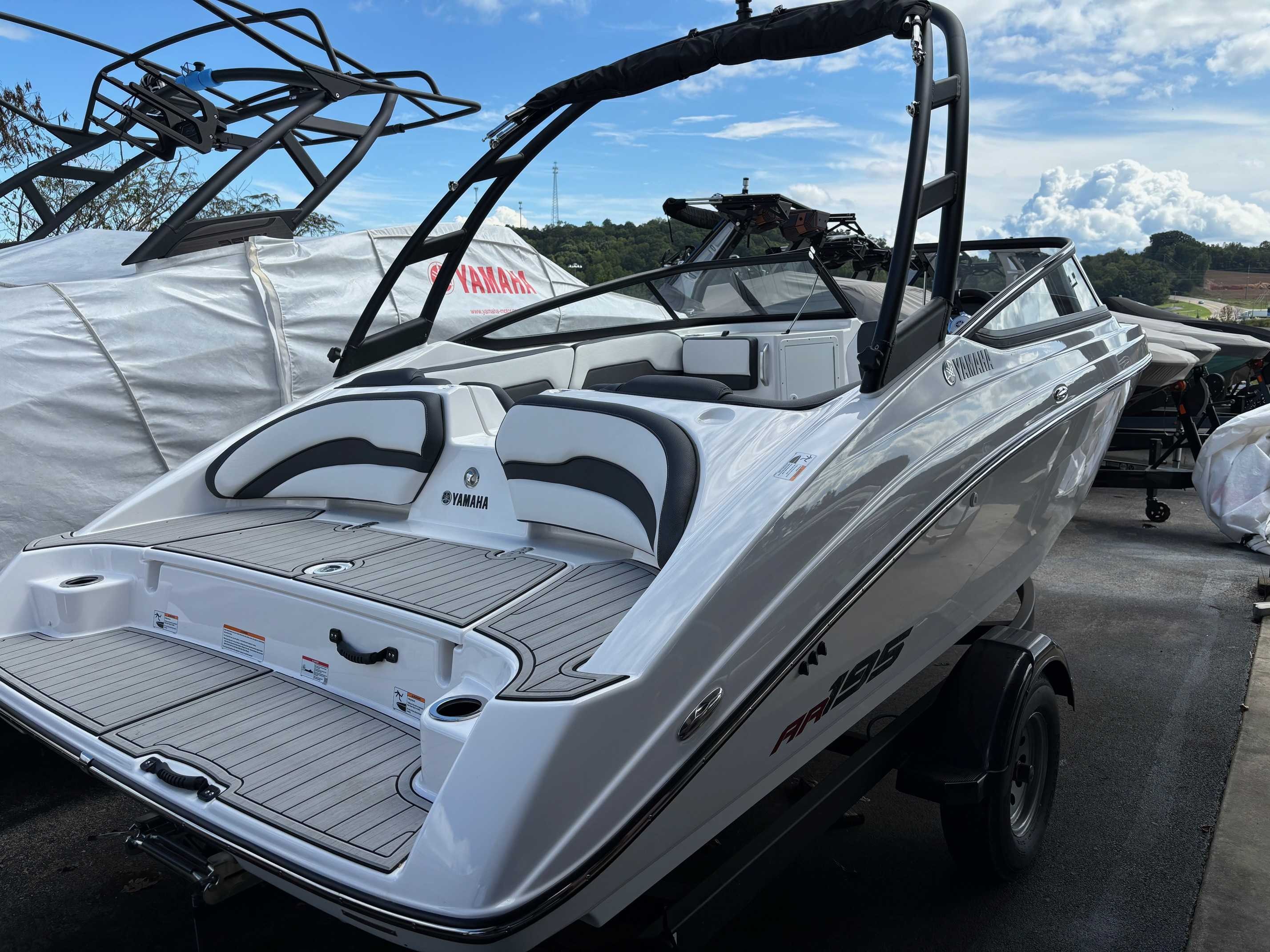 Yamaha Boats AR195