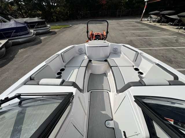 Yamaha Boats AR220