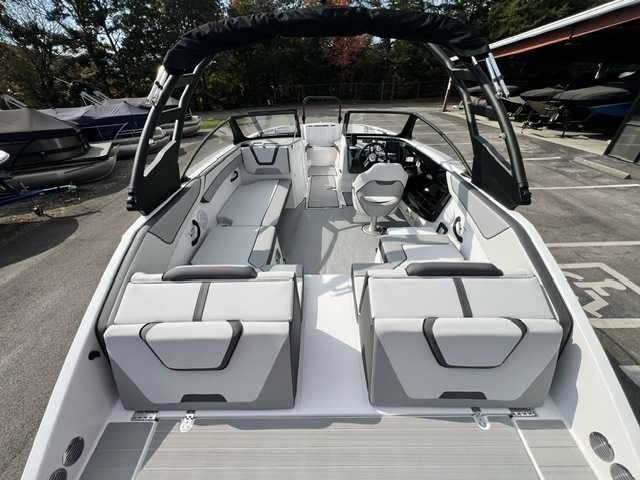 Yamaha Boats AR220