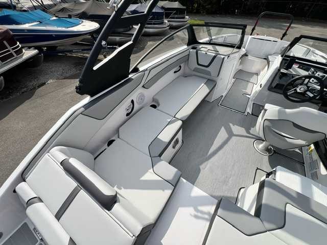 Yamaha Boats AR220
