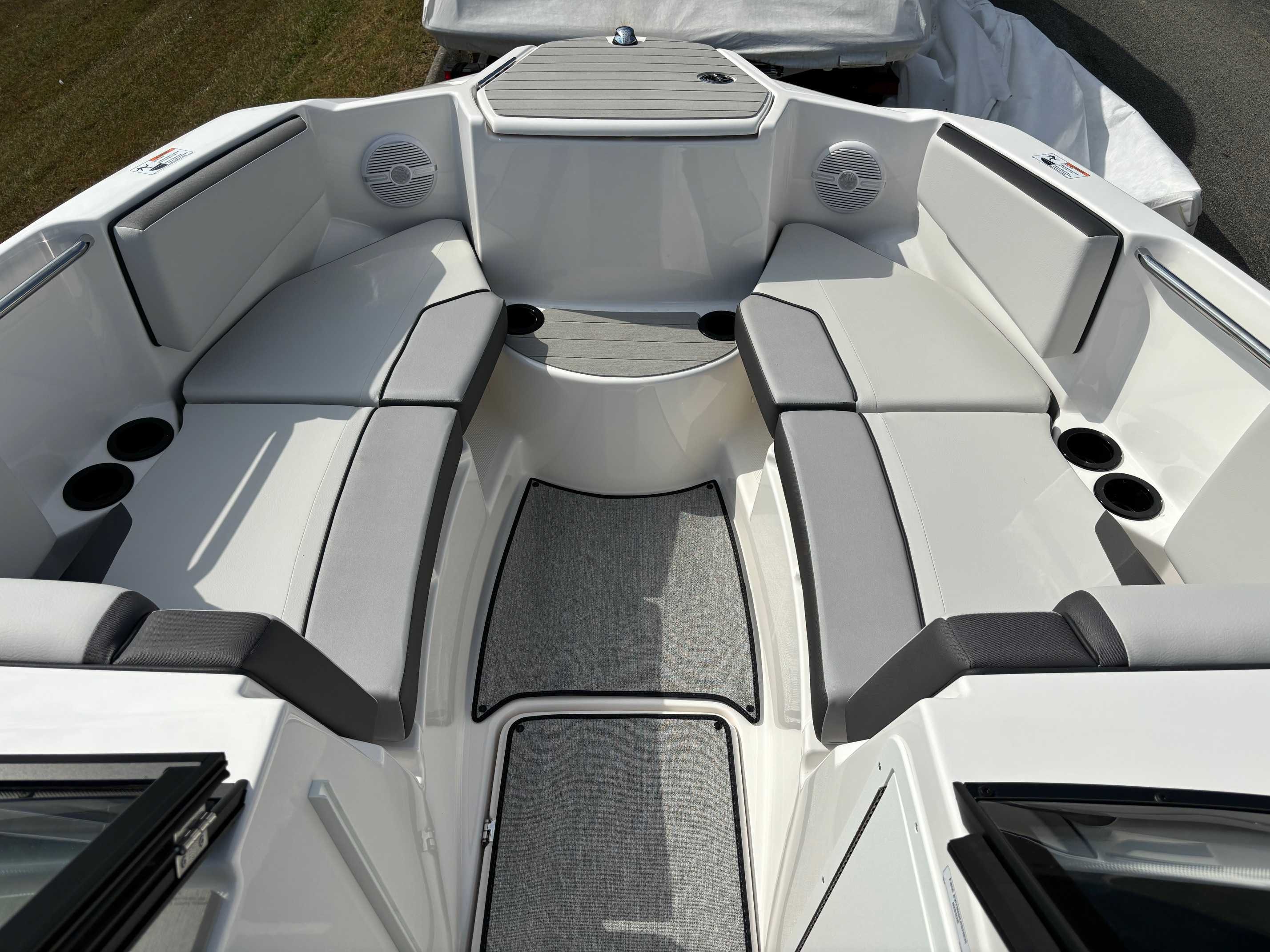 Yamaha Boats AR220